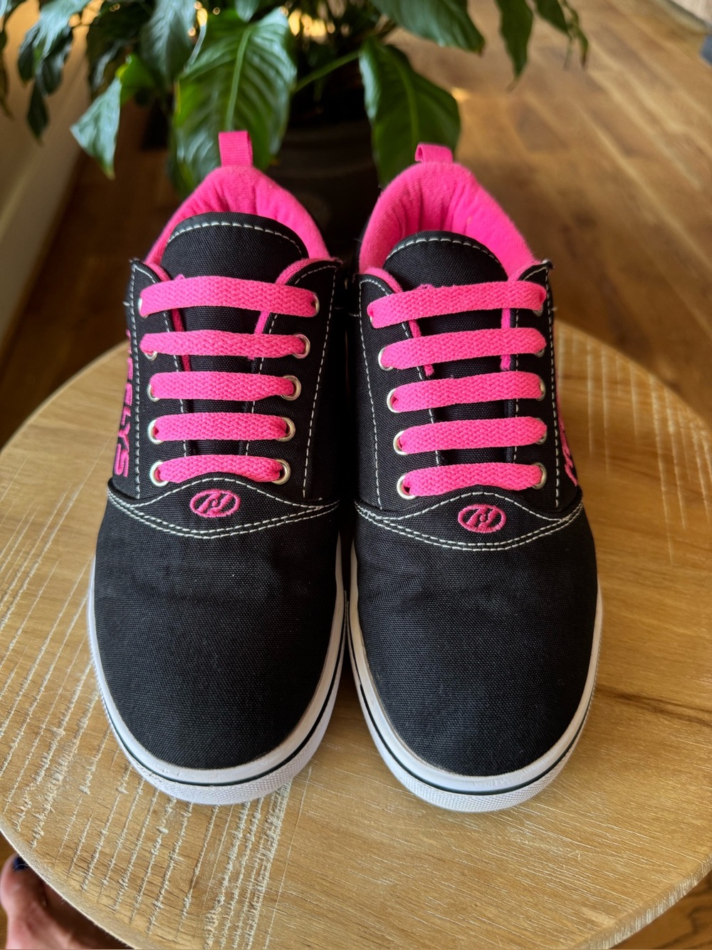 Heelys Pro 20 Black/White/Pink Canvas Colorway Size 5Y/6.5W